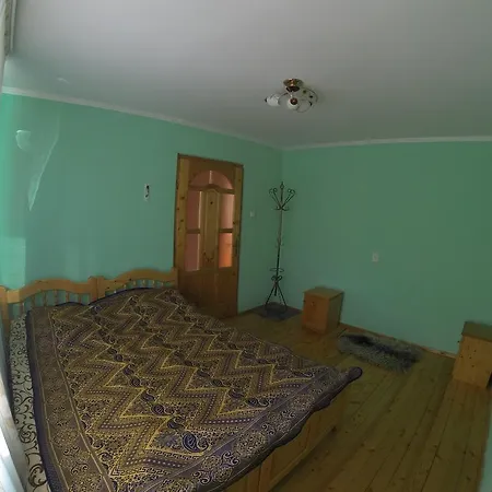 на лужку