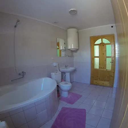 на лужку 게스트하우스 *