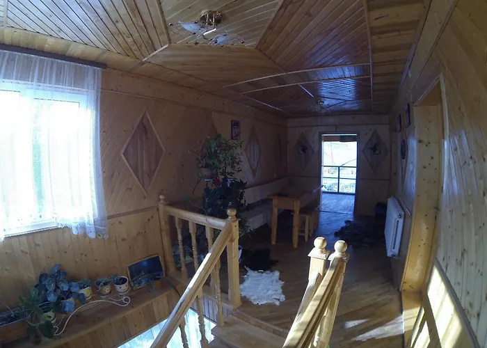 на лужку Гостевой дом
