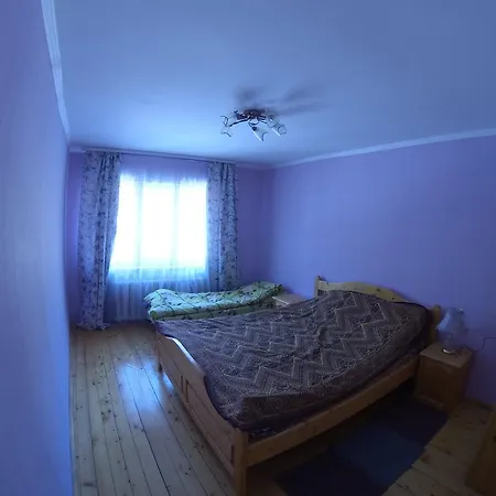 на лужку ゲストハウス ラーゼシュチュナ