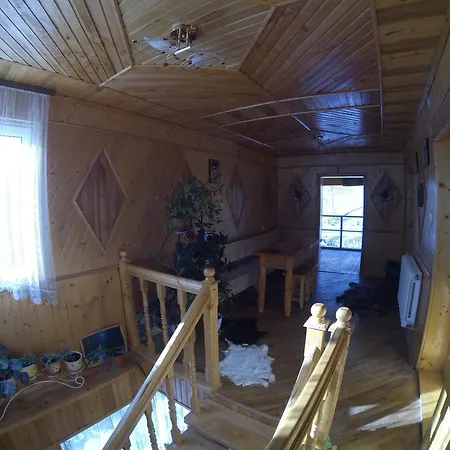 на лужку ゲストハウス