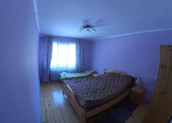 на лужку Konukevi Lazeshchyna